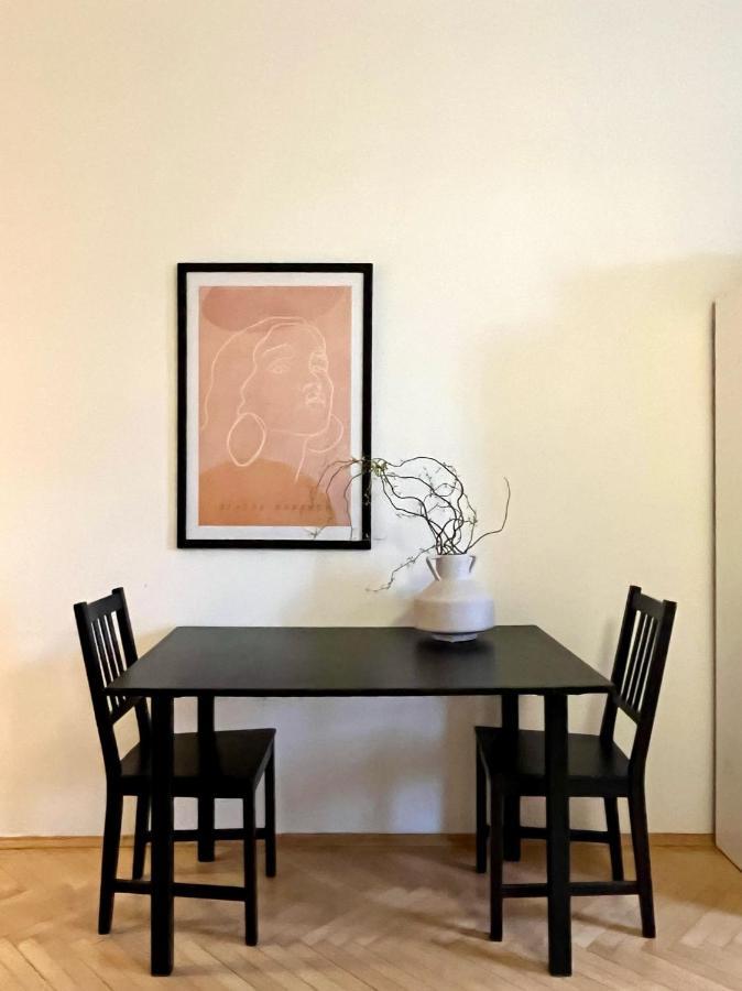 One Bedroom Close To Castle Apartament Praga