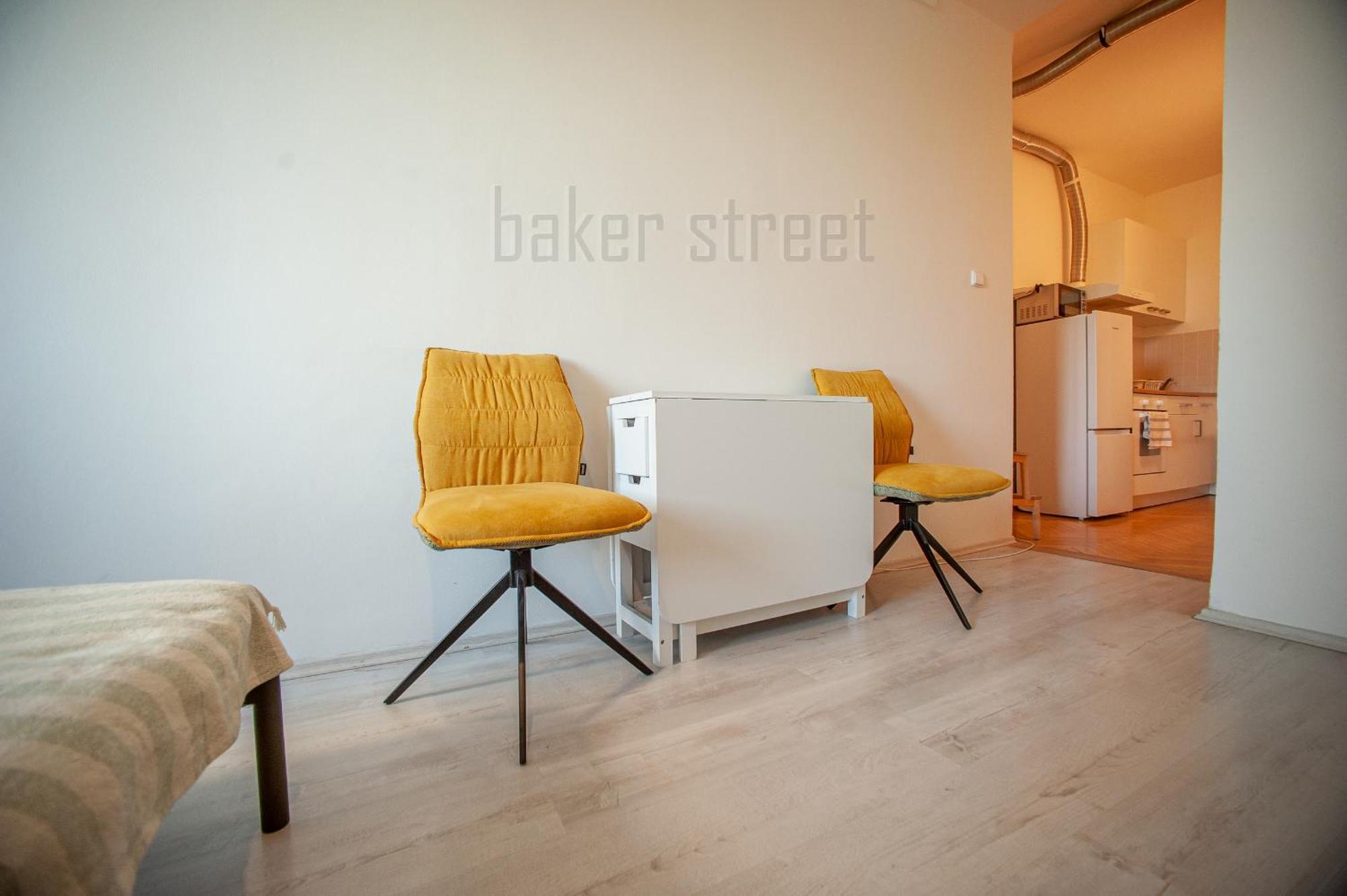 One Bedroom Close To Castle Apartament