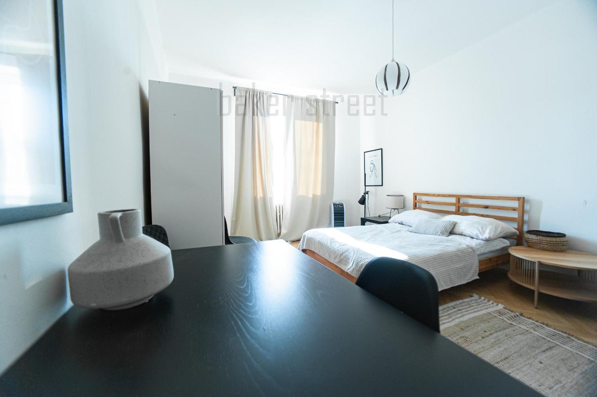 One Bedroom Close To Castle Apartament